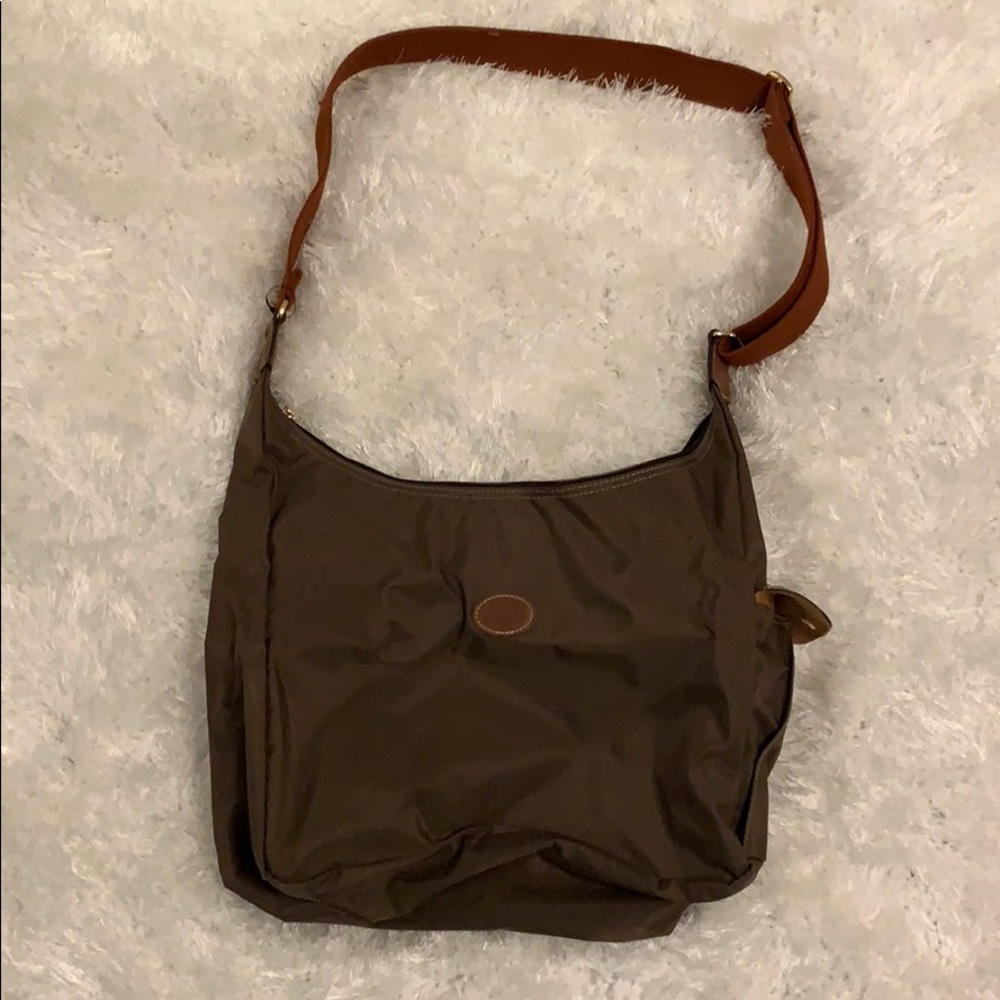 Medium size Longchamp messenger bag